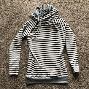 Mindy Maes Doublehood Sweatshirt Ampersand Avenue size small